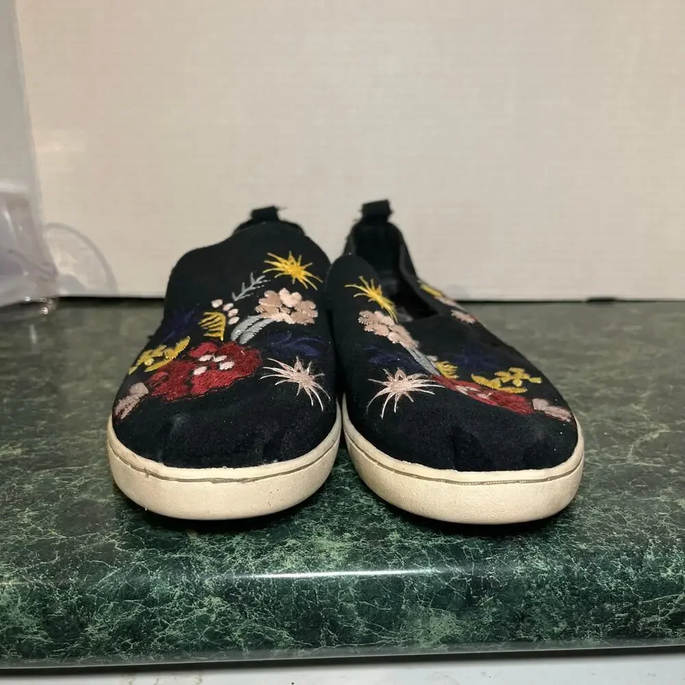 TOMS Alpargata Black Suede Floral Embroidered Slip On Flats Size 8.5 Boho